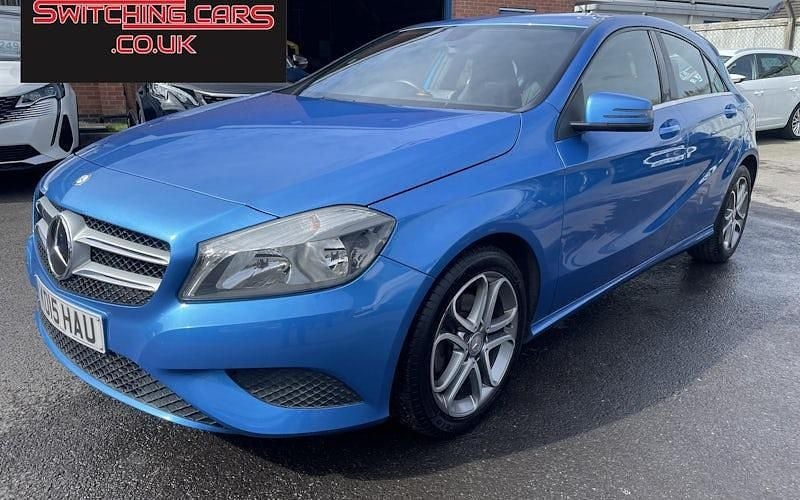 Used Mercedes A180 122 HP (89 kW) 2015 Blue Hatchback