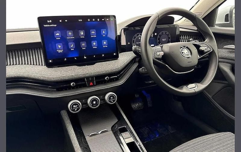 Used Skoda Superb SE Technology 147 HP (108 kW) 2025 Pebble silver metallic Hatchback