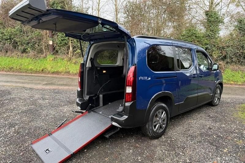 Used Peugeot Rifter GT 131 HP (96 kW) 2023 Blue MPV