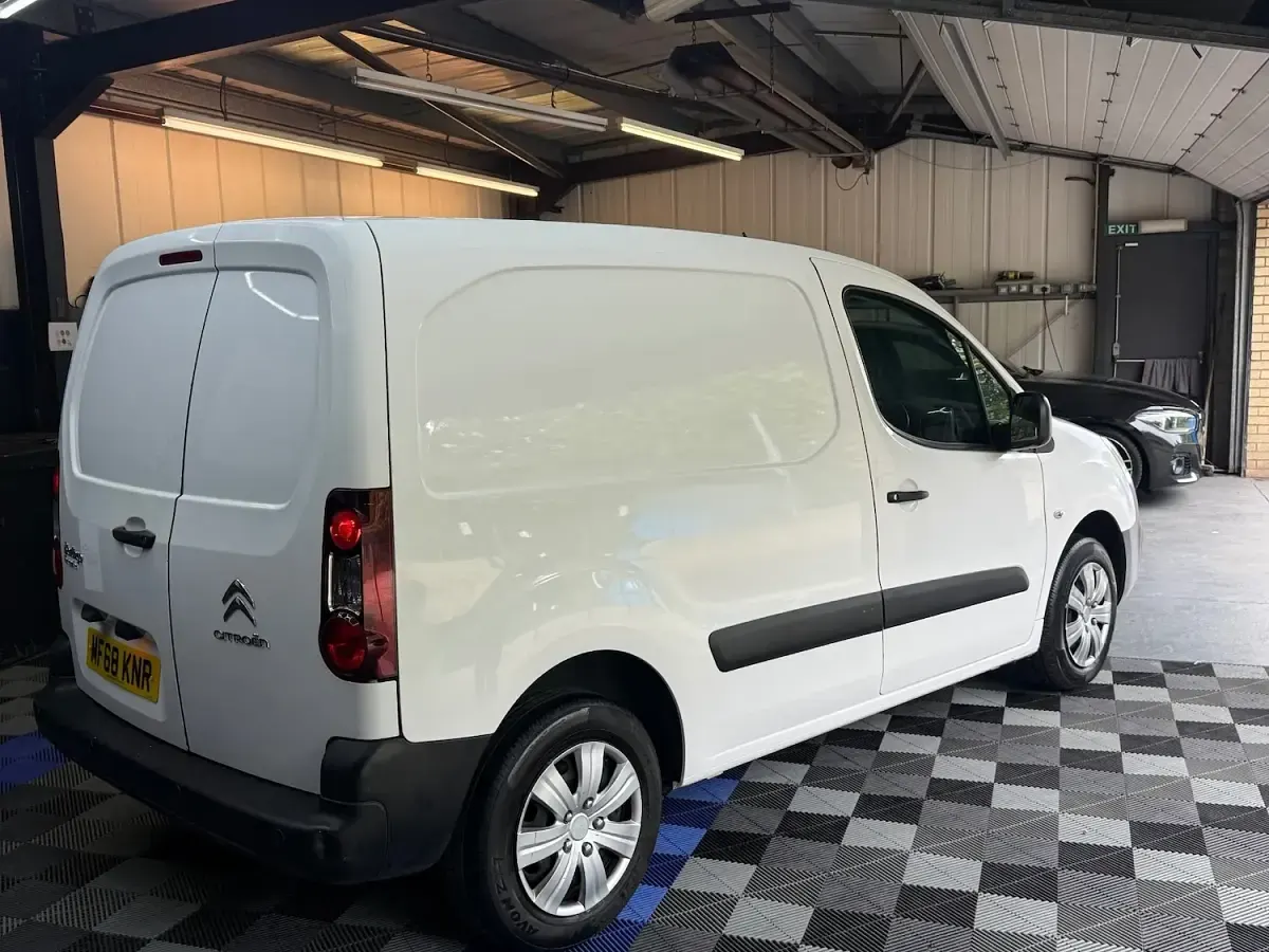 Used Citroën Berlingo 100 HP (73 kW) 2018 White MPV