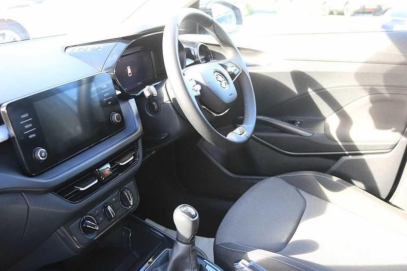 Used Skoda Fabia Colour Edition 59 HP (43 kW) 2023 Moon white metallic black magic pearl effect Hatchback