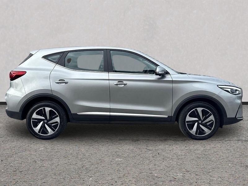 Usado MG ZS SE 114 kW (156 HP) 2025 Prateado SUV
