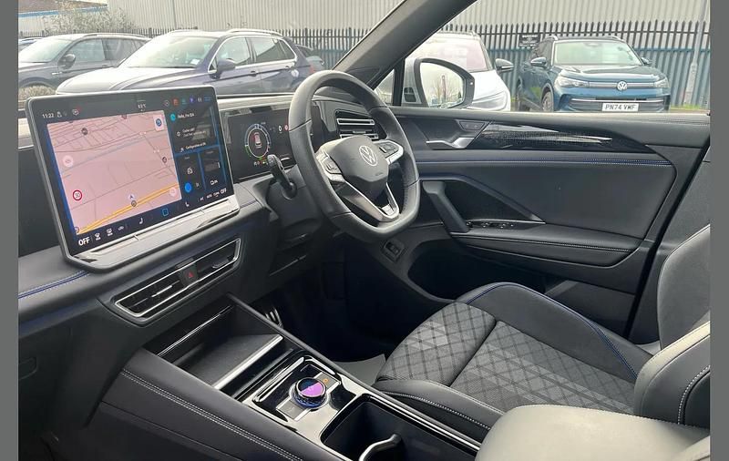 Used VW Tiguan R-line 267 HP (196 kW) 2025 Silver SUV