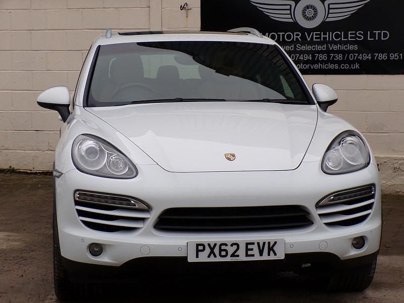 Used Porsche Cayenne 245 HP (180 kW) 2012 White SUV
