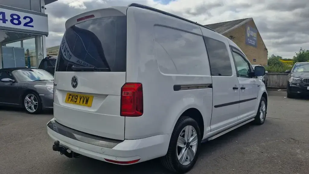 Used VW Caddy Maxi 102 HP (75 kW) 2019 White MPV