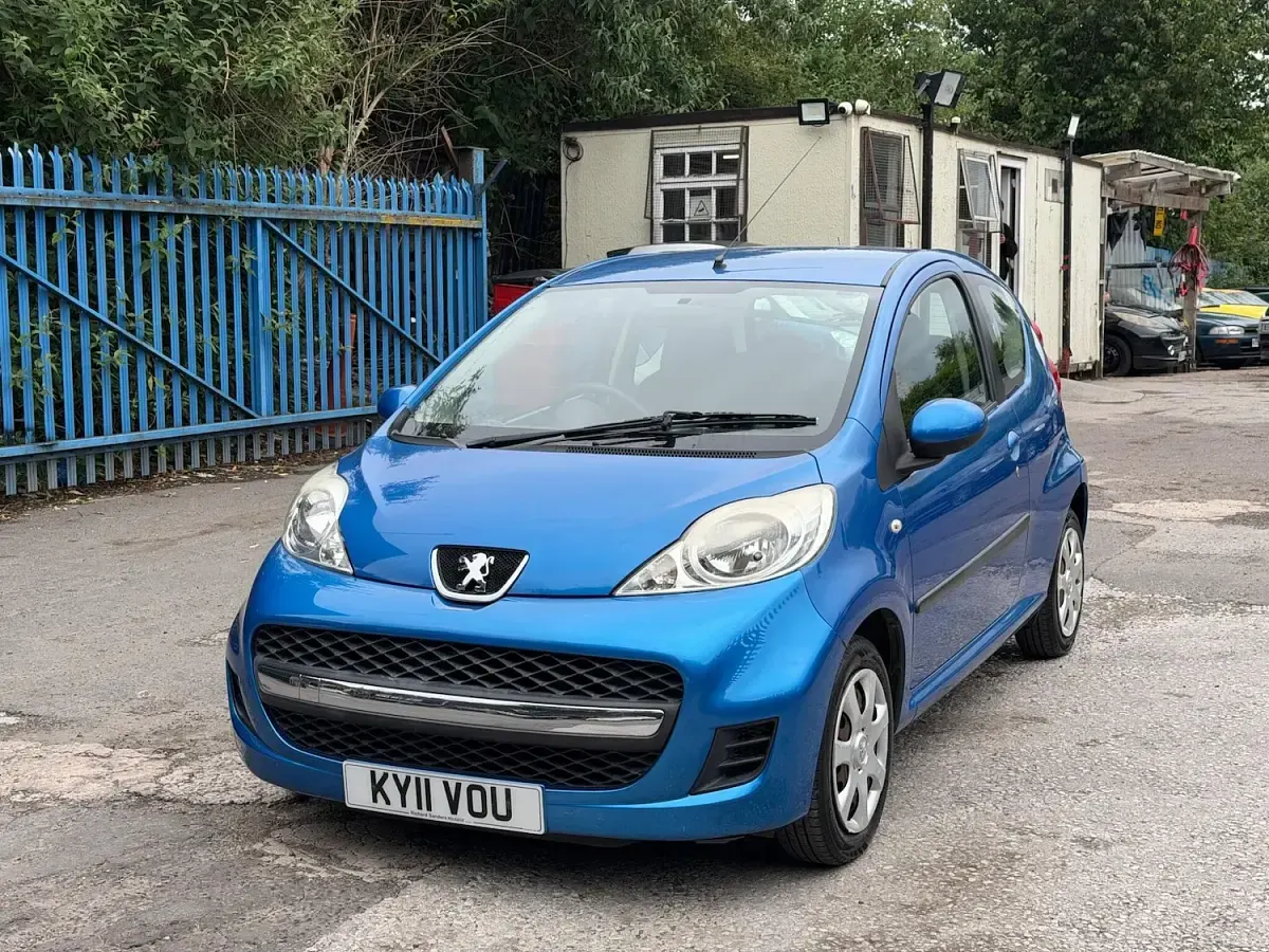 Used Peugeot 107 68 HP (50 kW) 2011 Blue Hatchback