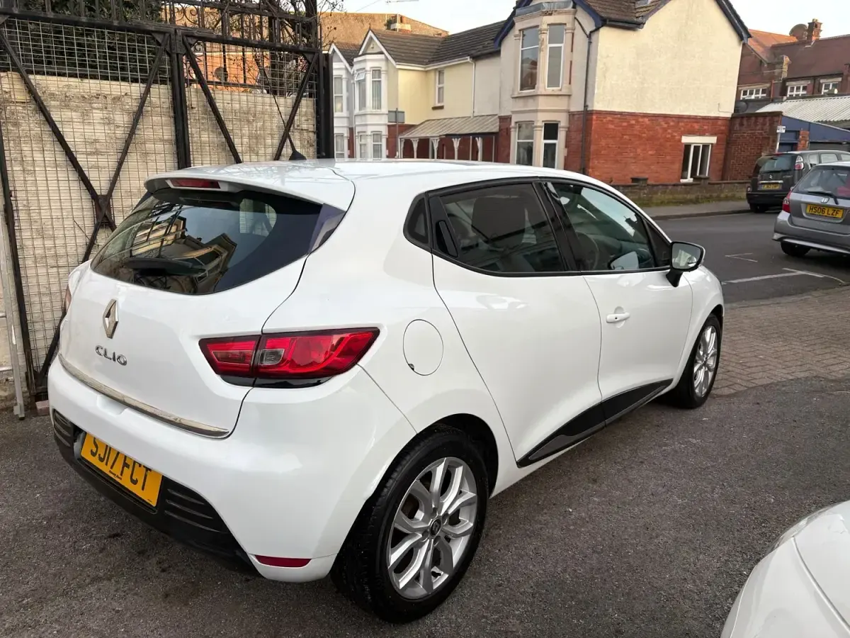 Usado Renault Clio IV Dynamique 90 CV (66 kW) 2017 Blanco Utilitario