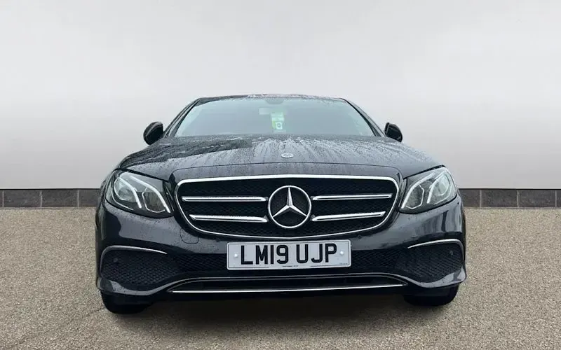 Käytetty Mercedes E200 SE 184 HP (135 kW) 2019 Musta Sedan