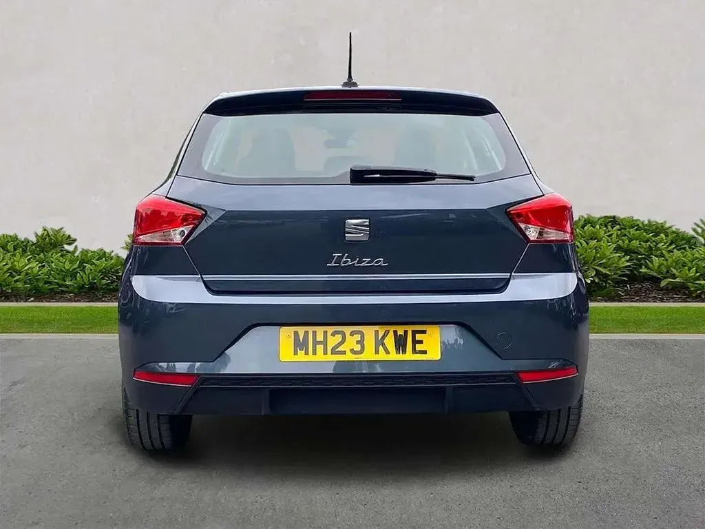Begagnad Seat Ibiza SE Technology 95 HK (69 kW) 2023 Grå Halvkombi