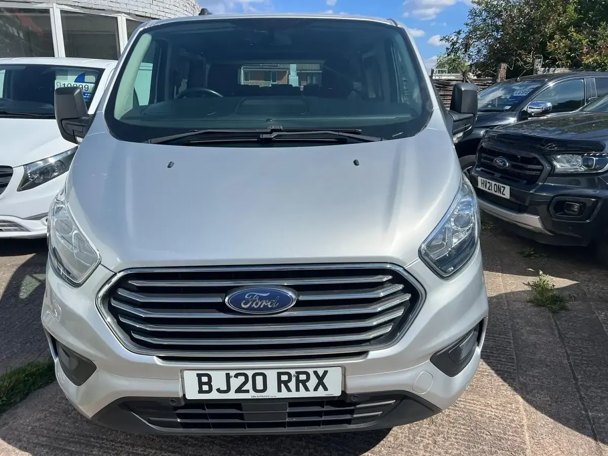 Used Ford Tourneo Custom 105 HP (77 kW) 2020 Silver Van