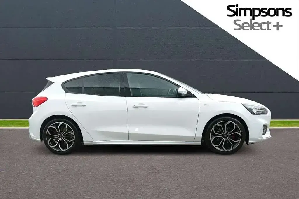 Used Ford Focus ST-Line X 123 HP (90 kW) 2021 White Hatchback