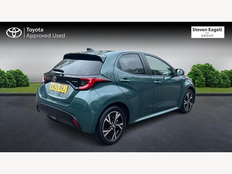 Used Toyota Yaris Hybrid Design 2025 Green Hatchback