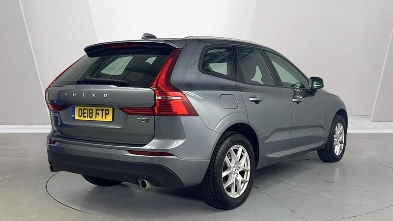 Usado Volvo XC60 Momentum 247 HP (181 kW) 2018 Cinzento SUV