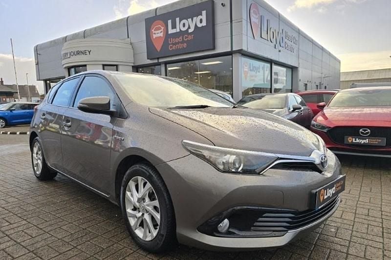 Used 2017 Toyota Auris Hybrid Business Edition | £12,495 (Fair price) - Image 1/1