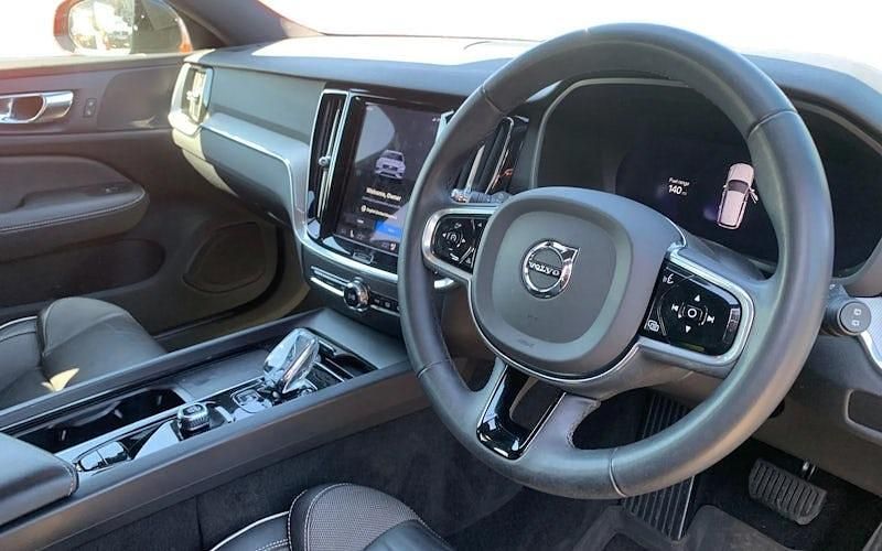 Used Volvo V60 Plus 163 HP (119 kW) 2022 Blue Estate