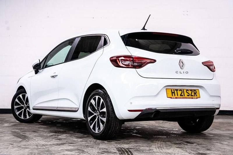 Usado Renault Clio V Iconic 85 CV (62 kW) 2021 Blanco Utilitario