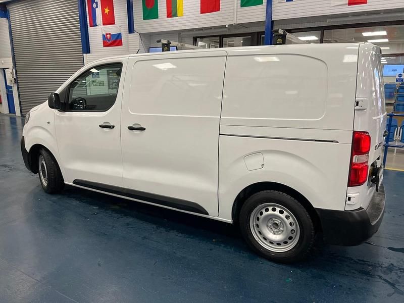 Used Peugeot Expert 95 HP (69 kW) 2019 White Van