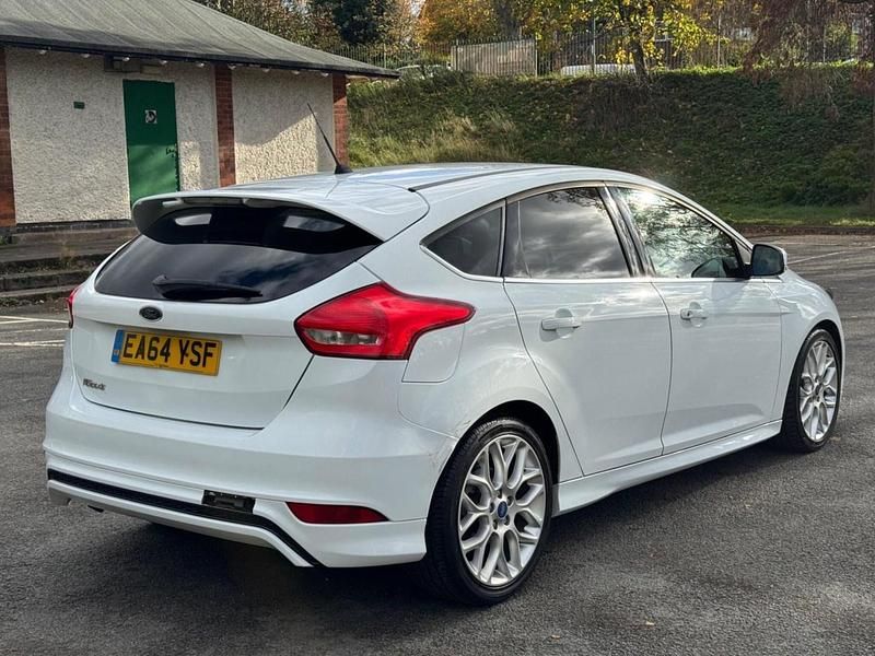 Used Ford Focus Zetec 120 HP (88 kW) 2014 White Hatchback