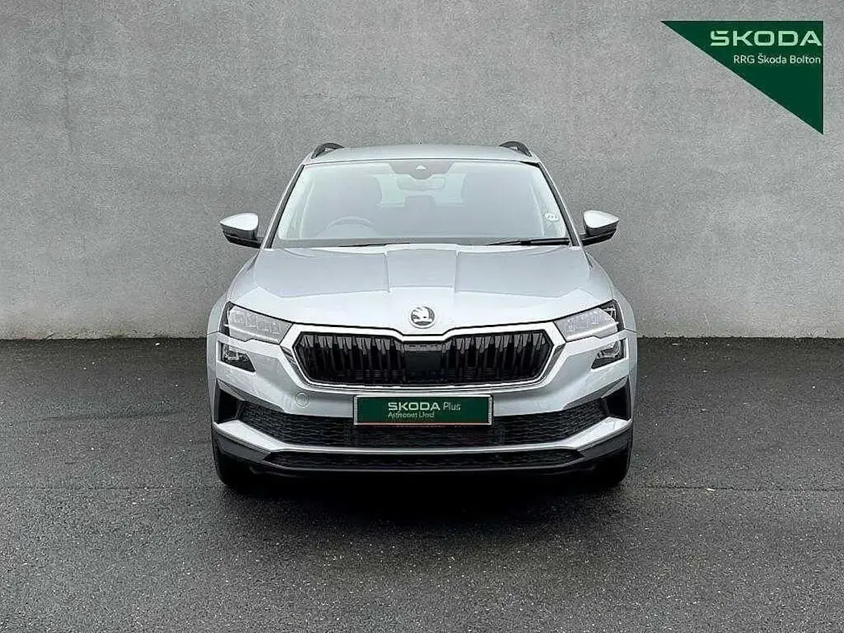 Usado Skoda Karoq SE Drive 147 HP (108 kW) 2024 Prateado SUV