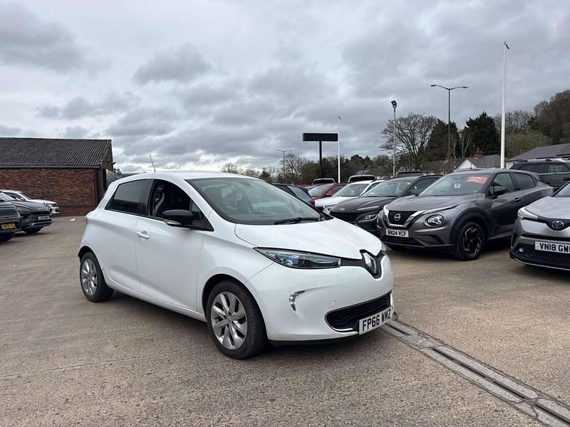 Used Renault Zoe Dynamique 64 kW (88 HP) 2016 White Hatchback