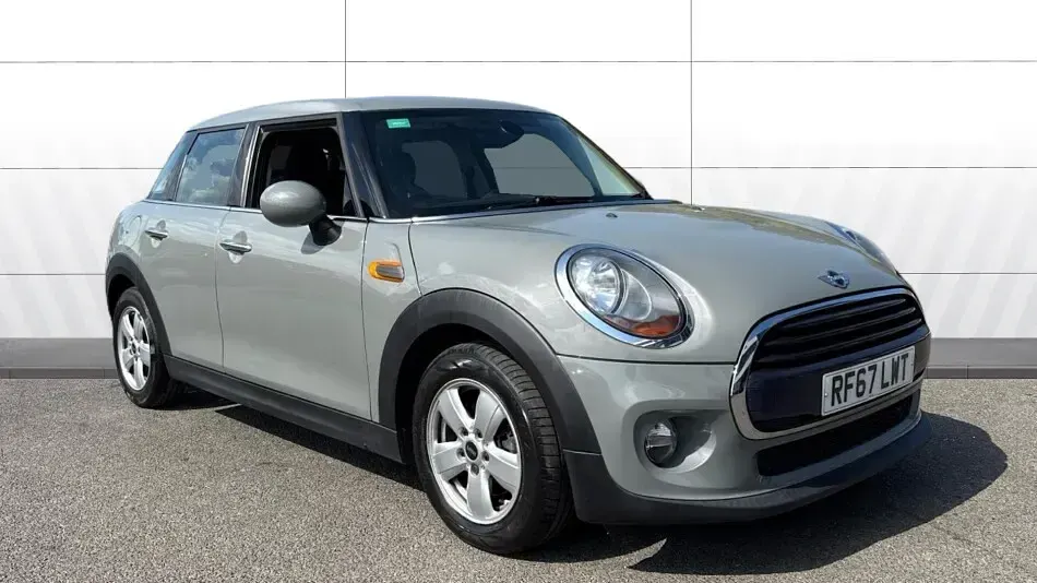 Begagnad Mini Cooper Hatch 136 HK (100 kW) 2017 Halvkombi