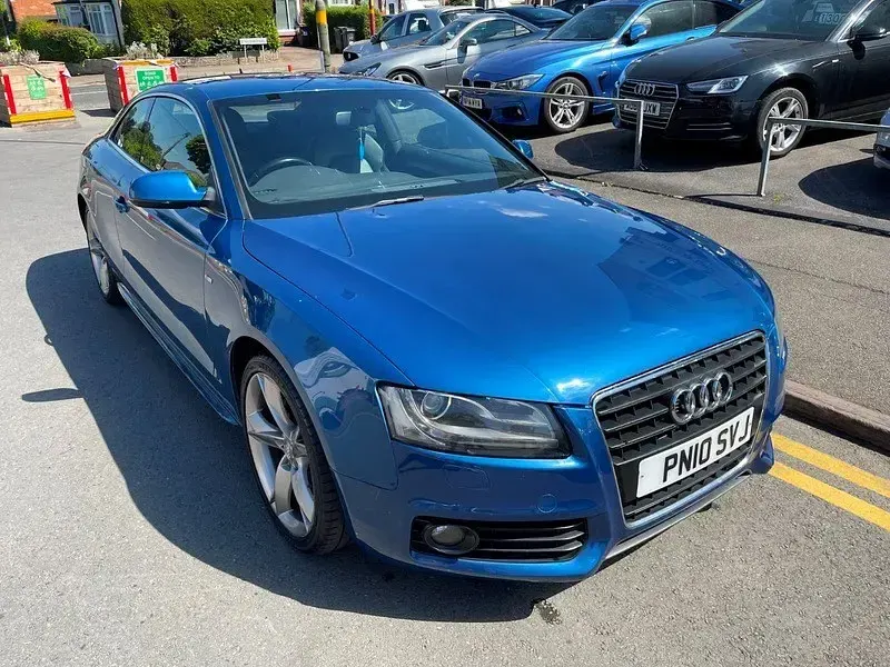 Begagnad Audi A5 S-Line 2010 Blå Sportkupé
