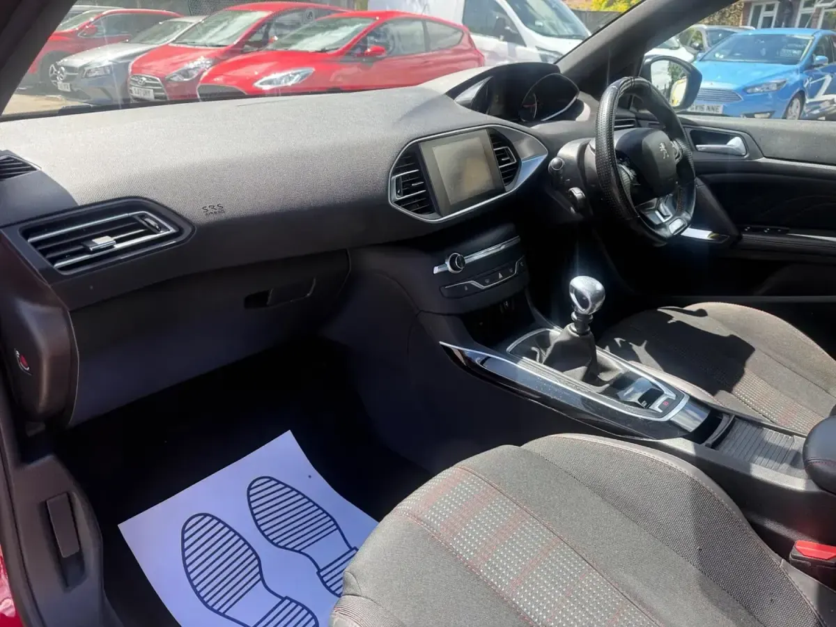Used Peugeot 308 GT-line 2018 Red Hatchback