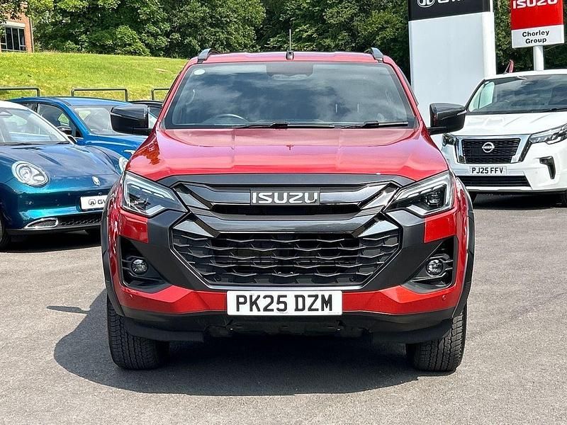 Used Isuzu D-Max 161 HP (118 kW) 2025 Orange Pickup