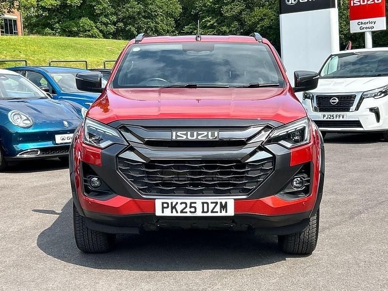 Used Isuzu D-Max 163 HP (119 kW) 2025 Orange Pickup