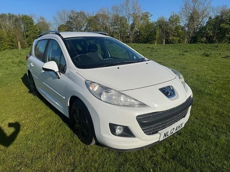 Used Peugeot 207 Active 92 HP (67 kW) 2012 White Estate