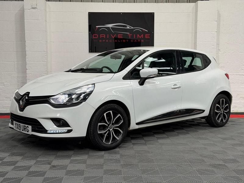 Used Renault Clio IV Play 2019 White Hatchback