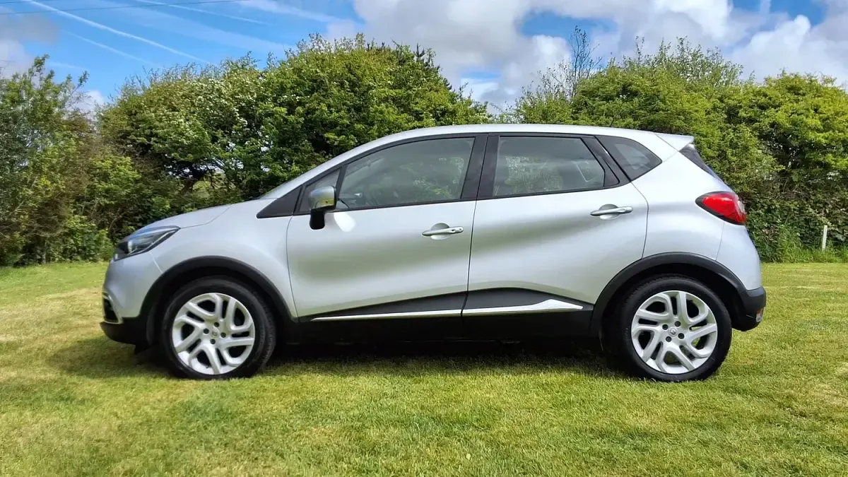Used Renault Captur Dynamique 90 HP (66 kW) 2013 Silver SUV