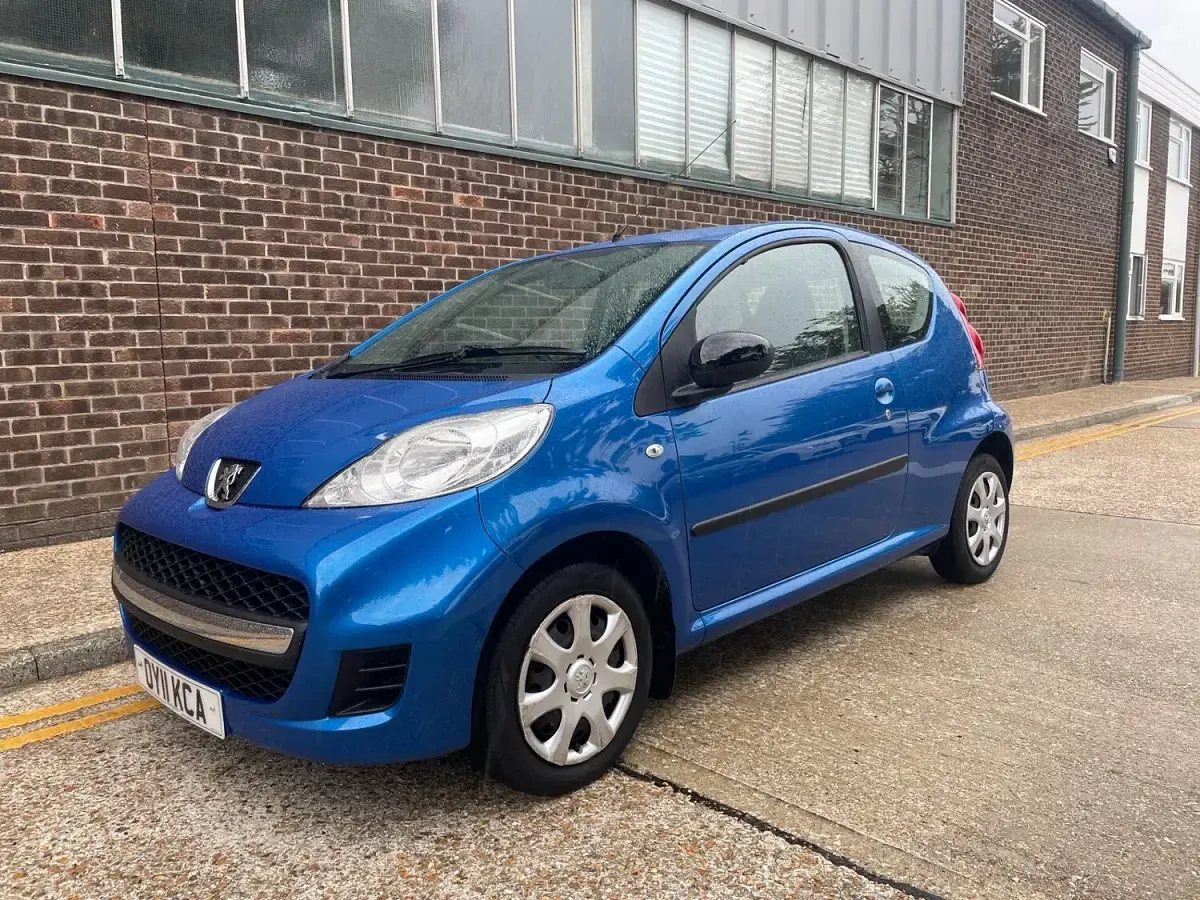 Used Peugeot 107 68 HP (50 kW) 2011 Blue Hatchback