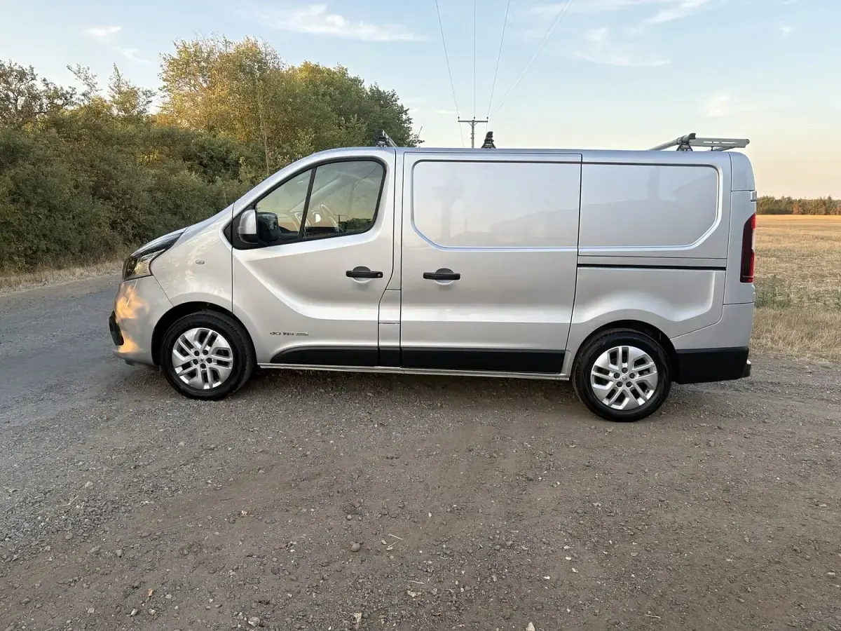 Used Renault Trafic 2017 Silver MPV