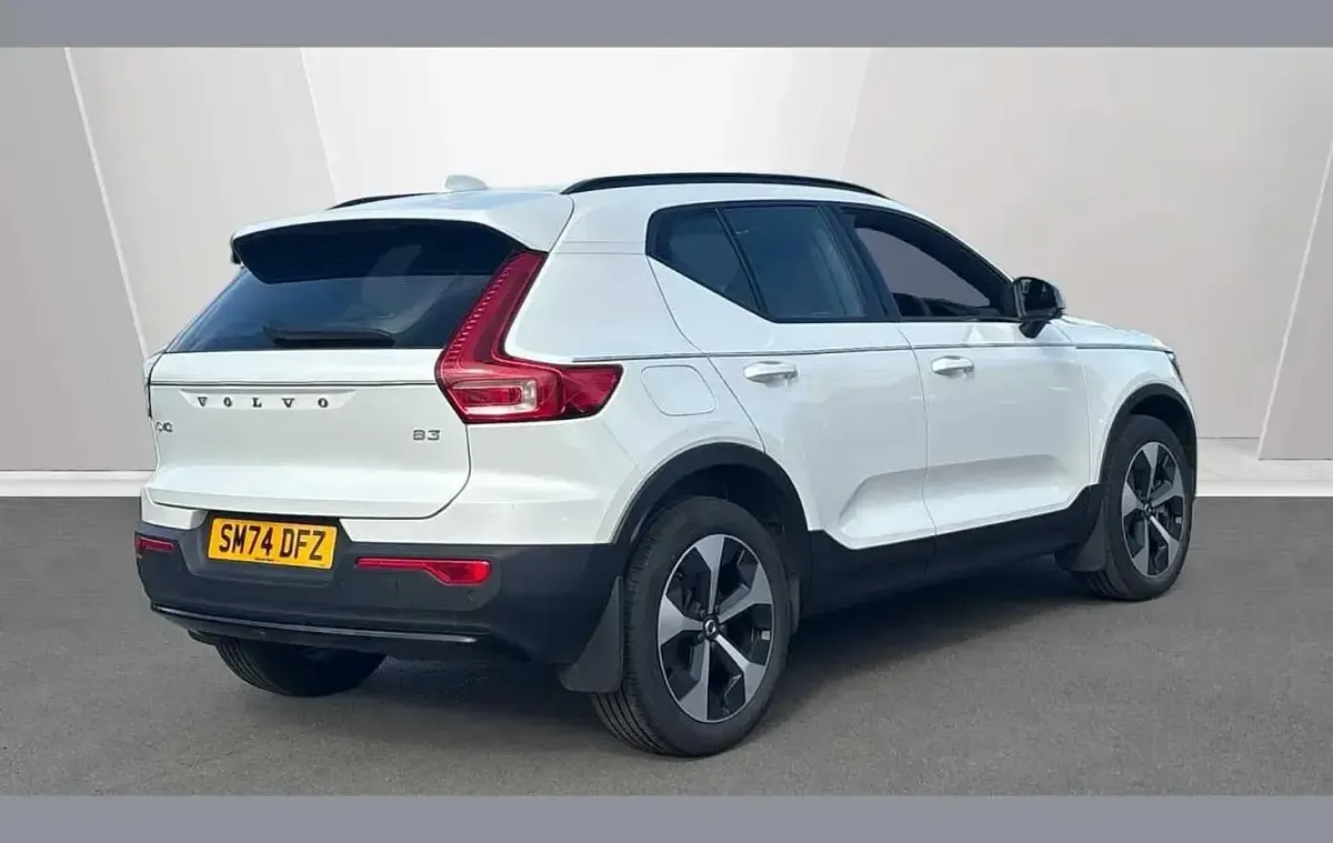 Used Volvo XC40 Plus 161 HP (118 kW) 2024 White SUV