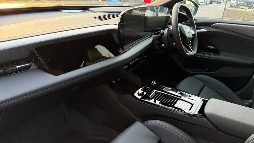 Usado Audi A6 e-tron S-Line 210 kW (286 CV) 2026 Negro Familiar