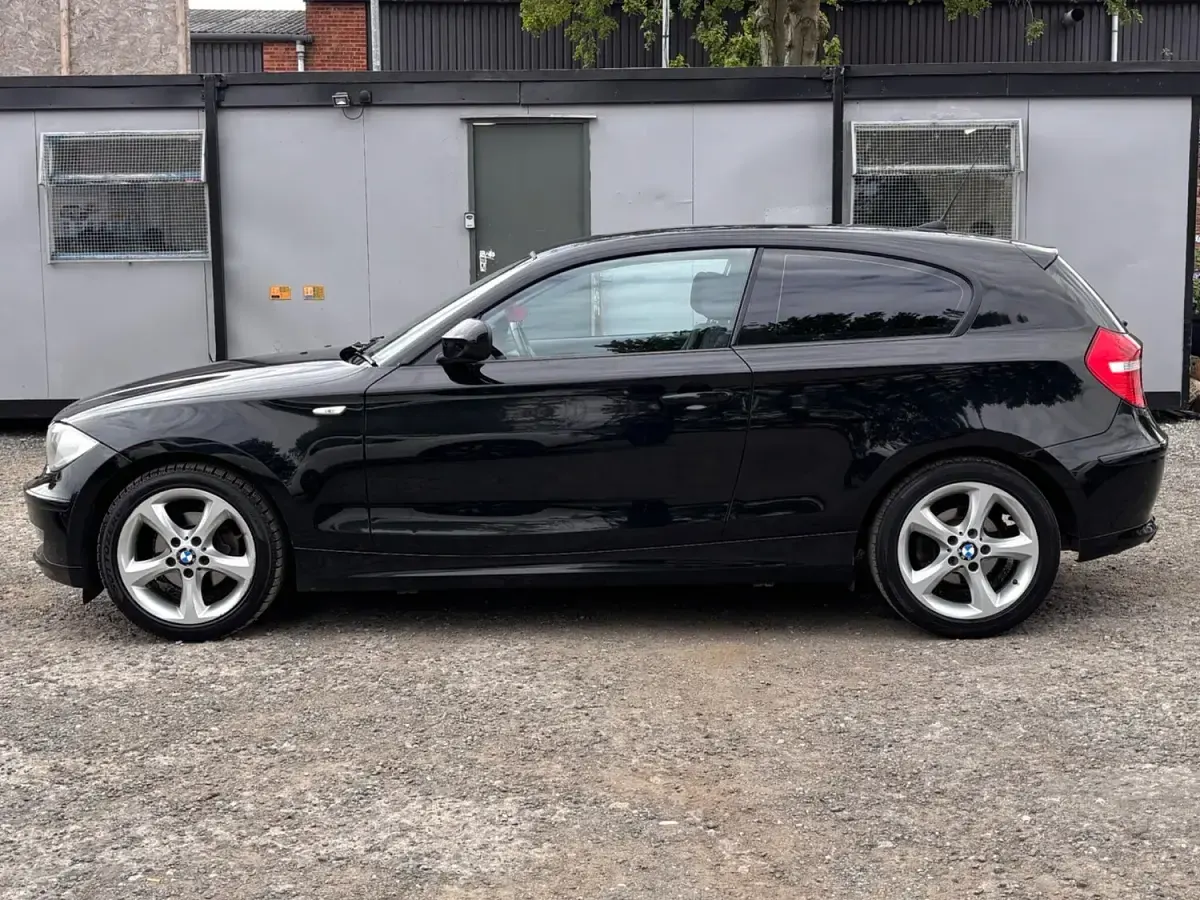 Used BMW 116 Sport Line 2011 Black Hatchback