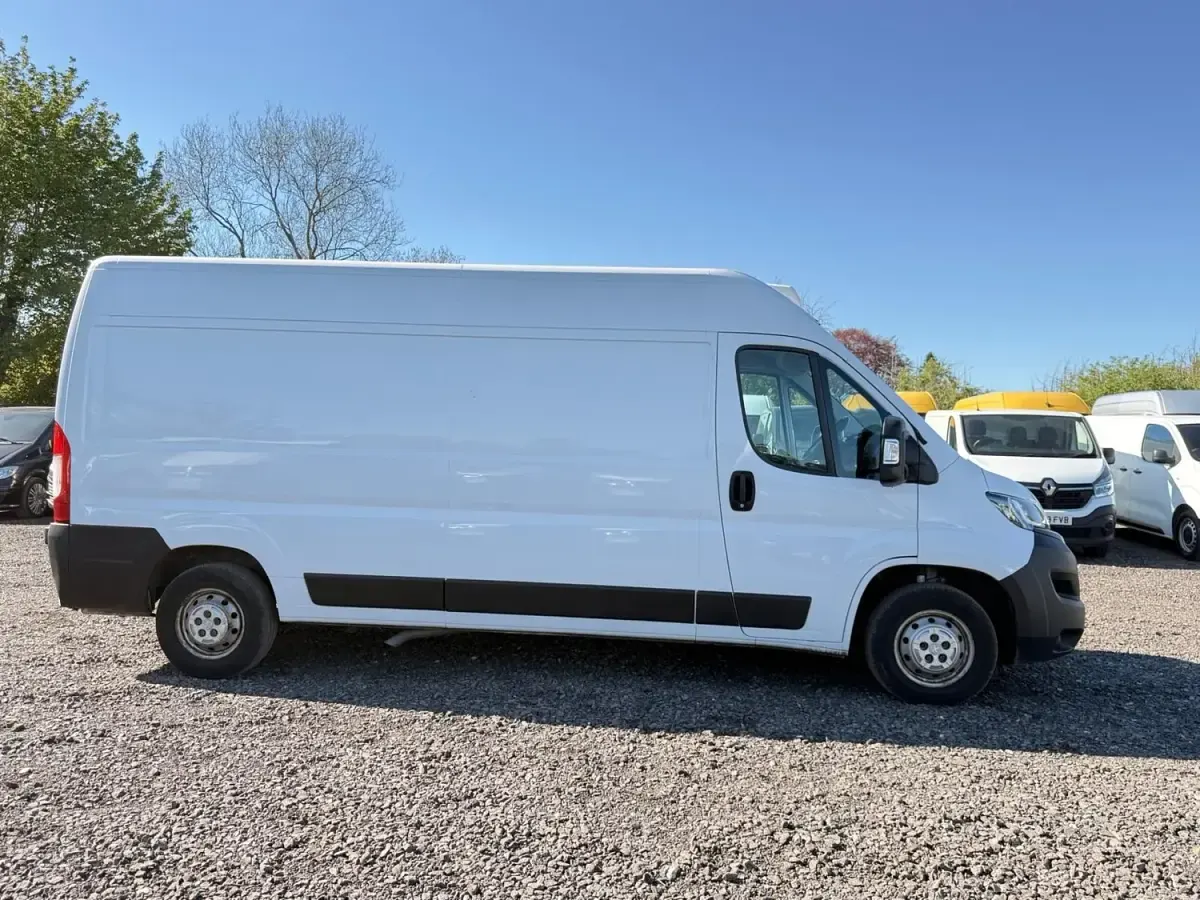 Second-hand Peugeot Boxer 2022 Alb Van