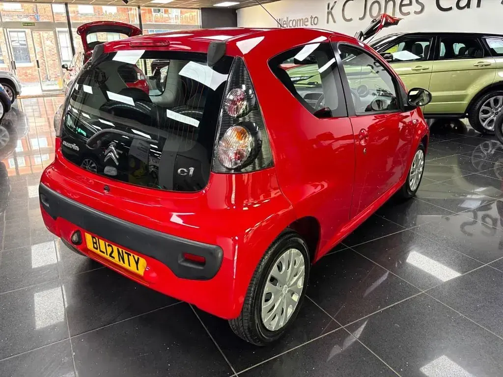 Used Citroën C1 VTR Sport 68 HP (50 kW) 2012 Red Hatchback