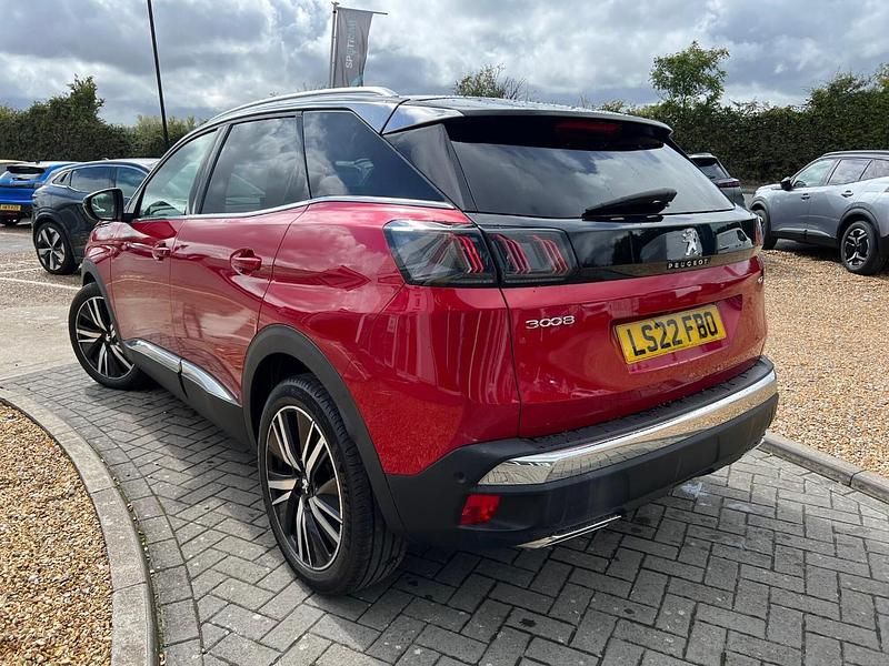 Used Peugeot 3008 Premium 129 HP (94 kW) 2022 Red SUV