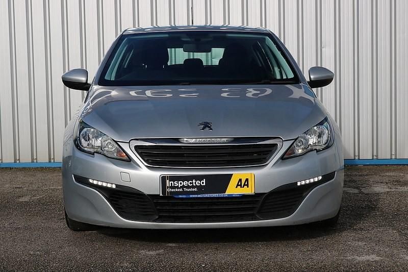Usado Peugeot 308 Access 100 HP (73 kW) 2015 Prateado Citadino
