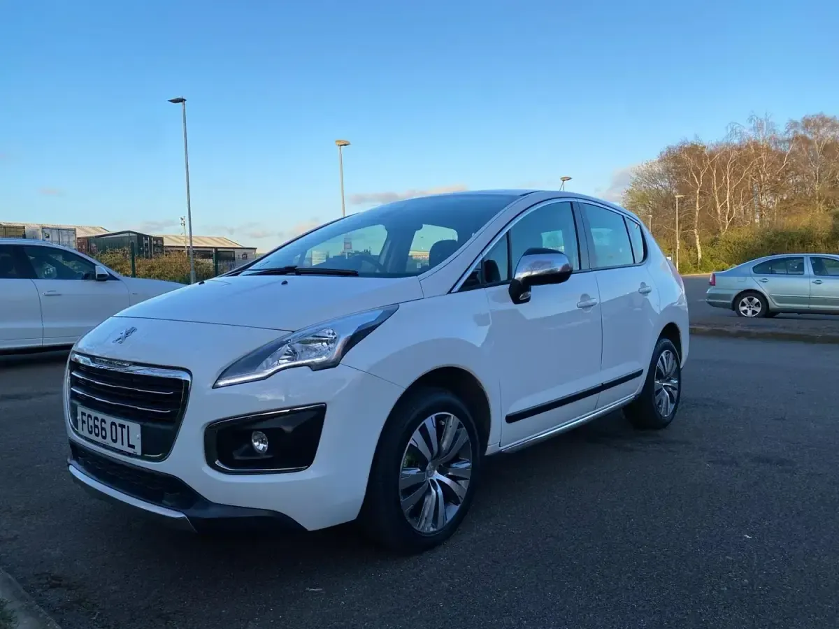 Usado Peugeot 3008 Active 2016 Blanco Utilitario