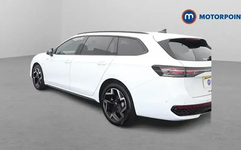 Used VW Passat R-line 204 HP (150 kW) 2025 White Estate