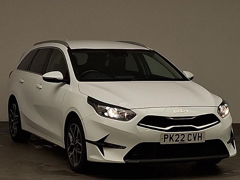 White Used 2022 Kia Ceed Estate | £16,498 (Fair price) - Image 1/4