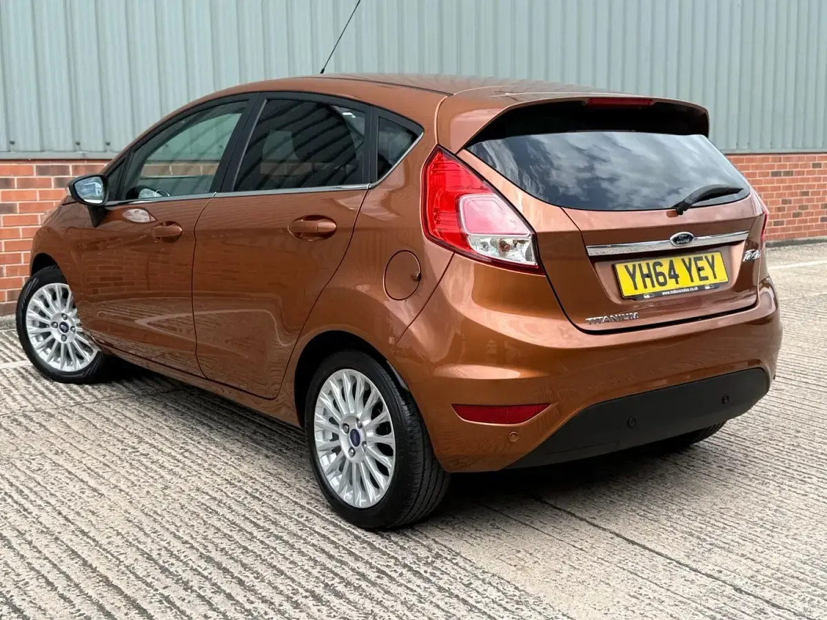 Used Ford Fiesta Titanium 120 HP (88 kW) 2014 Yellow Hatchback