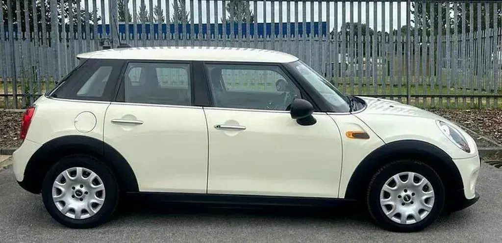 Used Mini ONE Hatch 102 HP (75 kW) 2016 White Hatchback