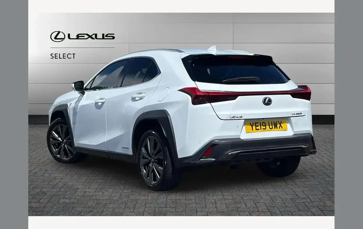 Used Lexus UX 250h Sport Line 199 HP (146 kW) 2019 White SUV