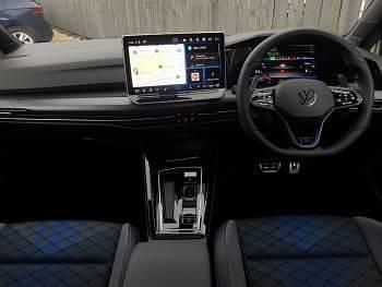 Nouă VW Golf VIII Black Edition 333 CP (244 kW) 2025 Alb Hatchback
