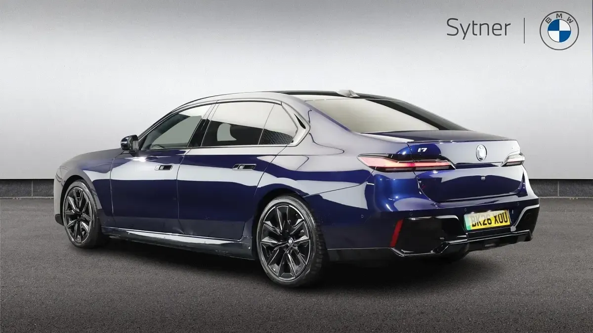 New BMW i7 M Sport 330 kW (449 HP) 2026 Blue Sedan