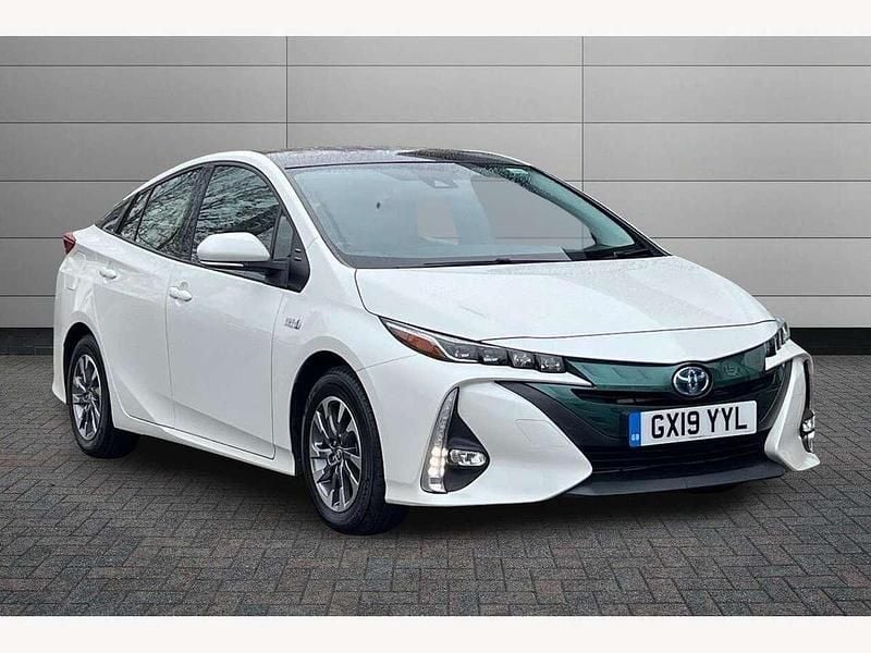 White Used 2019 Toyota Prius Business Edition Hatchback | £17,150 - Image 1/3